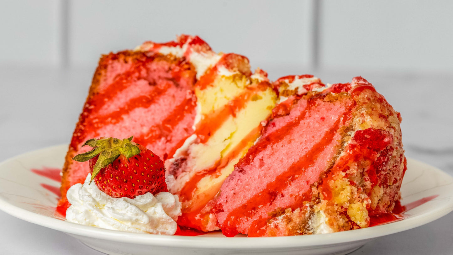 bakery cakes: strawberry cheesecake crunch cake