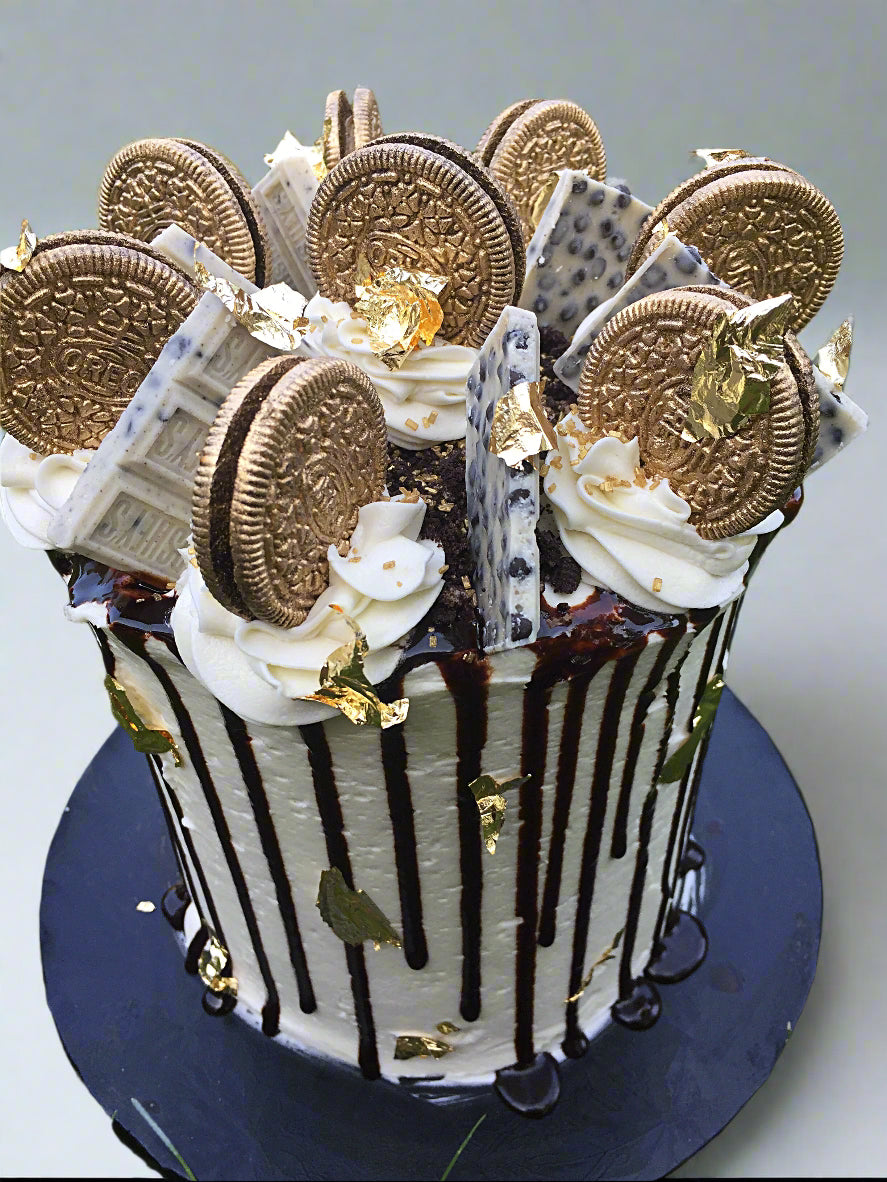 bakery cakes: 24k oreo dream